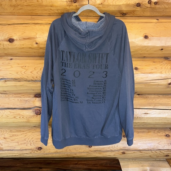 Taylor Swift EUC The Eras Tour 2023 Hoodie Sweatshirt Size XL in Washed Blue - Picture 5 of 8